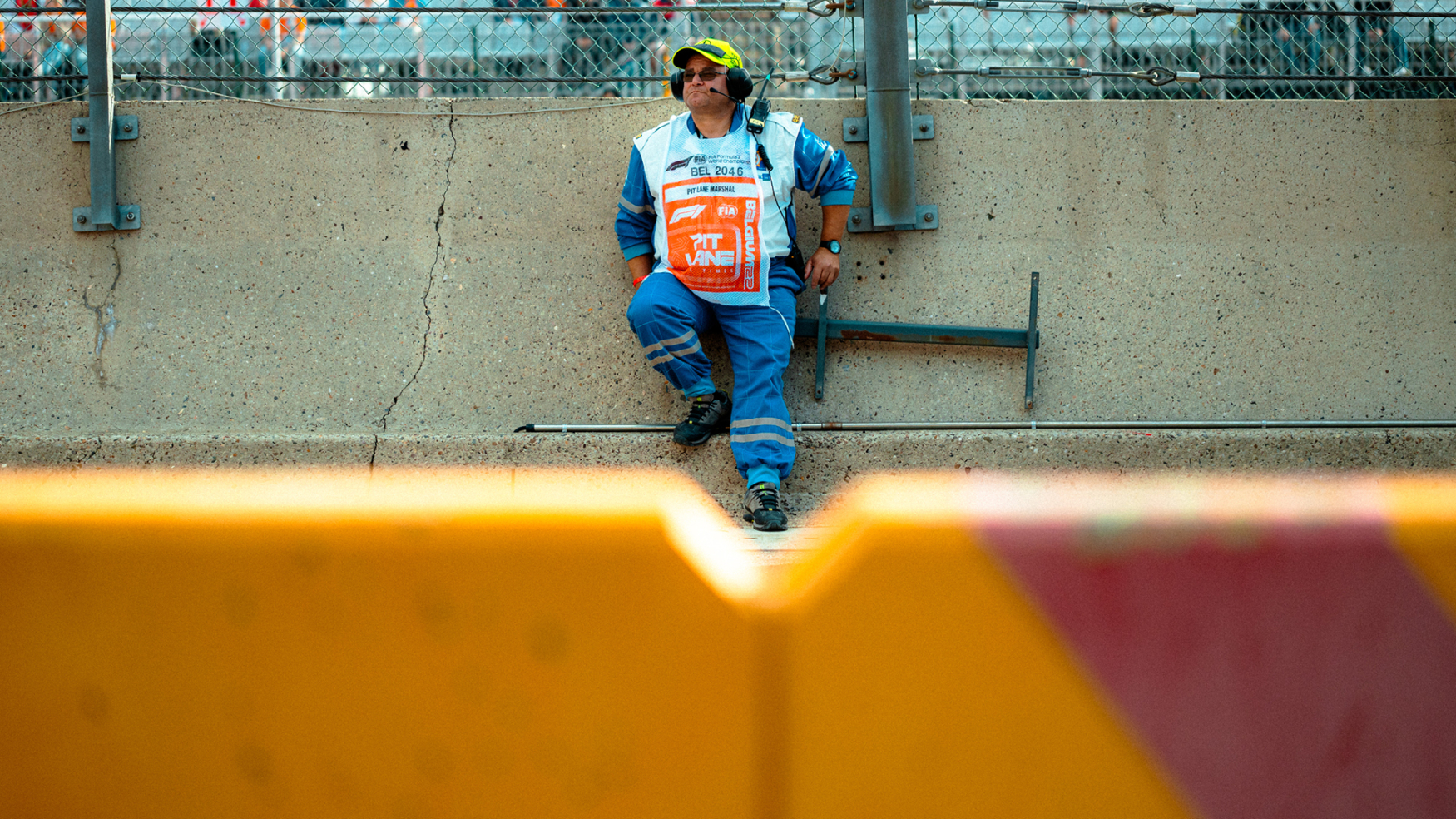Un marshall du circuit de Spa pris en photo par l'agence Braconnier lors du Spa Grand Prix 2022
